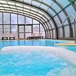 Hébergement de vacances Pour 6 Personnes Avec Piscine Couverte Et Chauffée à 300 M De La Avec Wi-fi Et Climatisé , 3 *