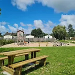 Pour 6 Personnes Avec Piscine Couverte Et Chauffée à 300 M De La Avec Wi-fi Et Climatisé , 3 Hébergement de vacances *