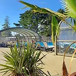 Hébergement de vacances Pour 6 Personnes Avec Piscine Couverte Et Chauffée à 300 M De La Avec Wi-fi Et Climatisé , 3 *