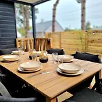 Pour 6 Personnes Avec Piscine Couverte Et Chauffée à 300 M De La Avec Wi-fi Et Climatisé , 3 Hébergement de vacances *