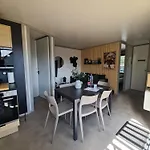 Pour 6 Personnes Avec Piscine Couverte Et Chauffée à 300 M De La Avec Wi-fi Et Climatisé , 3 * Jullouville