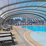 Pour 6 Personnes Avec Piscine Couverte Et Chauffée à 300 M De La Avec Wi-fi Et Climatisé , 3 Hébergement de vacances Jullouville