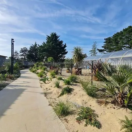 Pour 6 Personnes Avec Piscine Couverte Et Chauffee A 300 M De La Avec Wi-fi Et Climatise , 3 * Jullouville-les-Pins