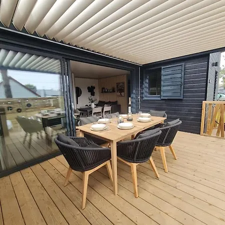 Pour 6 Personnes Avec Piscine Couverte Et Chauffee A 300 M De La Avec Wi-fi Et Climatise , 3 Dom wakacyjny