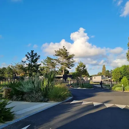 Pour 6 Personnes Avec Piscine Couverte Et Chauffee A 300 M De La Avec Wi-fi Et Climatise , 3 *