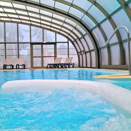 Pour 6 Personnes Avec Piscine Couverte Et Chauffee A 300 M De La Avec Wi-fi Et Climatise , 3 Jullouville-les-Pins