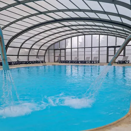 Pour 6 Personnes Avec Piscine Couverte Et Chauffee A 300 M De La Avec Wi-fi Et Climatise , 3 Dom wakacyjny Jullouville-les-Pins