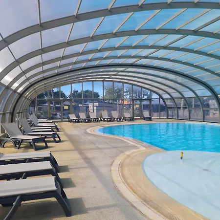 Pour 6 Personnes Avec Piscine Couverte Et Chauffee A 300 M De La Avec Wi-fi Et Climatise , 3 別荘 ジュルヴィル・レ・パン