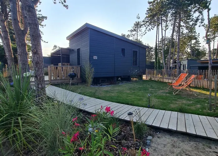 Pour 6 Personnes Avec Piscine Couverte Et Chauffee A 300 M De La Avec Wi-fi Et Climatise , 3 * Jullouville-les-Pins