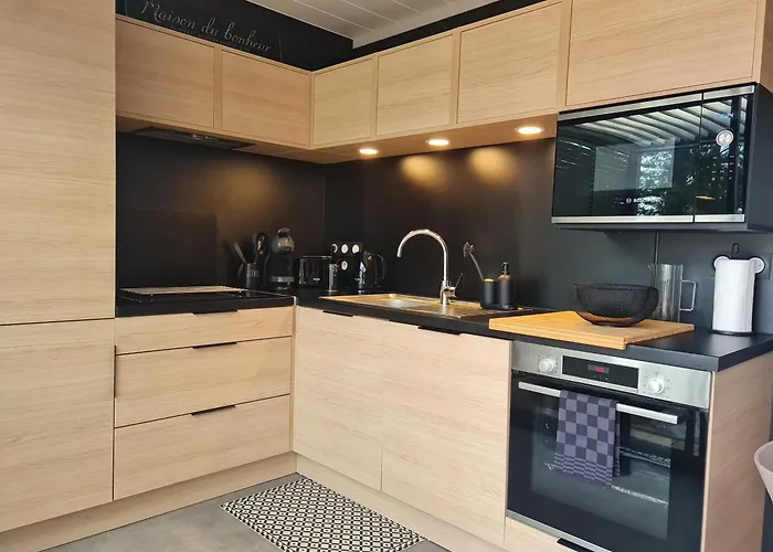 Pour 6 Personnes Avec Piscine Couverte Et Chauffee A 300 M De La Avec Wi-fi Et Climatise , 3 *