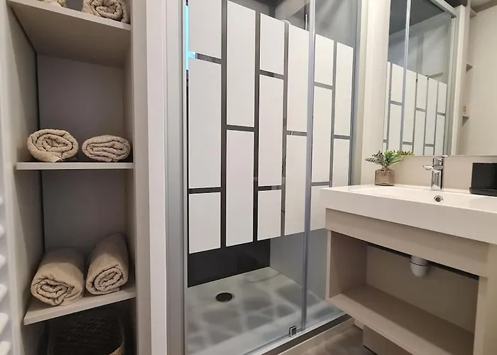 Pour 6 Personnes Avec Piscine Couverte Et Chauffee A 300 M De La Avec Wi-fi Et Climatise , 3 Σπίτι διακοπών