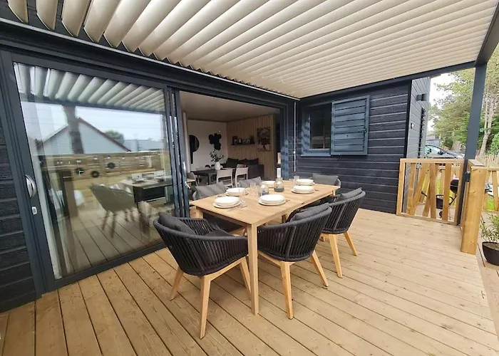 Pour 6 Personnes Avec Piscine Couverte Et Chauffee A 300 M De La Avec Wi-fi Et Climatise , 3 Σπίτι διακοπών