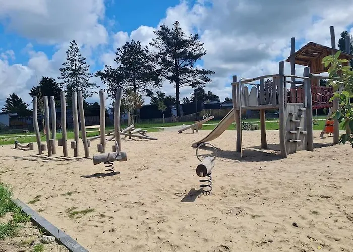 Pour 6 Personnes Avec Piscine Couverte Et Chauffee A 300 M De La Avec Wi-fi Et Climatise , 3 *