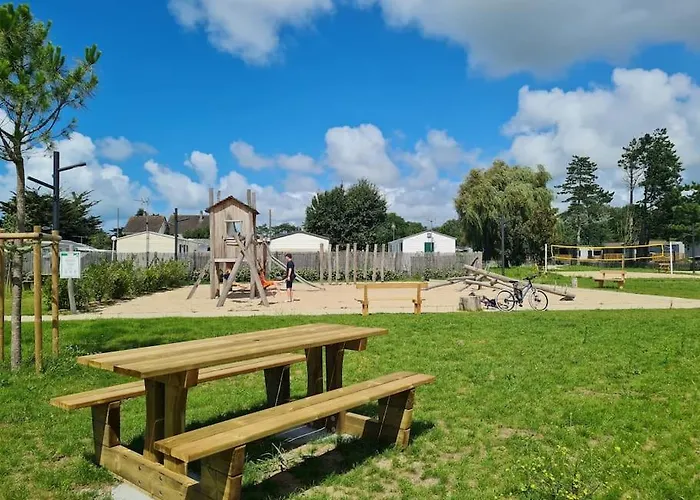 Pour 6 Personnes Avec Piscine Couverte Et Chauffee A 300 M De La Avec Wi-fi Et Climatise , 3 Σπίτι διακοπών *
