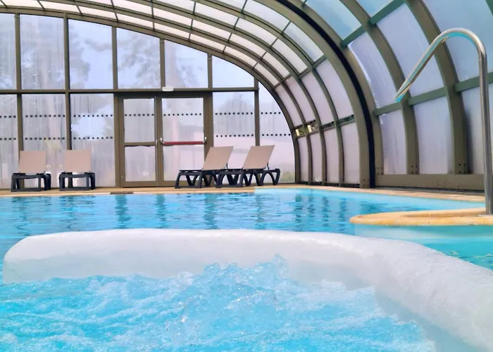 Pour 6 Personnes Avec Piscine Couverte Et Chauffee A 300 M De La Avec Wi-fi Et Climatise , 3 Jullouville-les-Pins