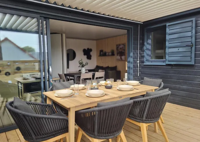 Σπίτι διακοπών Pour 6 Personnes Avec Piscine Couverte Et Chauffee A 300 M De La Avec Wi-fi Et Climatise , 3 Jullouville-les-Pins