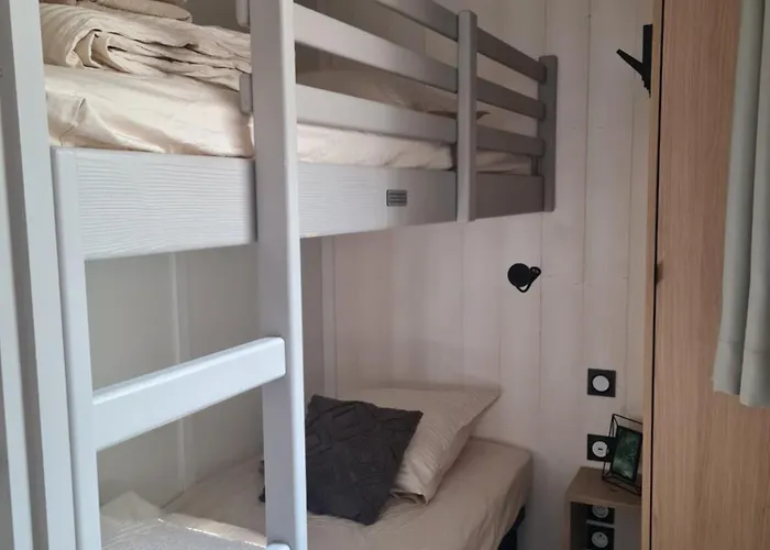 Σπίτι διακοπών Pour 6 Personnes Avec Piscine Couverte Et Chauffee A 300 M De La Avec Wi-fi Et Climatise , 3 Jullouville-les-Pins