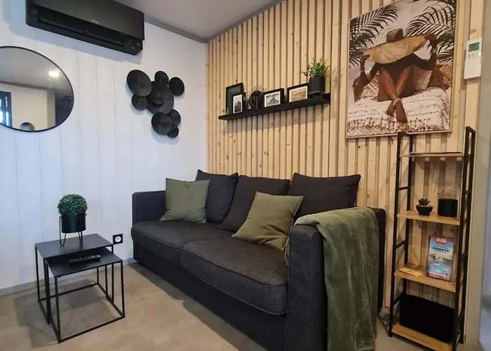 Pour 6 Personnes Avec Piscine Couverte Et Chauffee A 300 M De La Avec Wi-fi Et Climatise , 3 Σπίτι διακοπών Jullouville-les-Pins